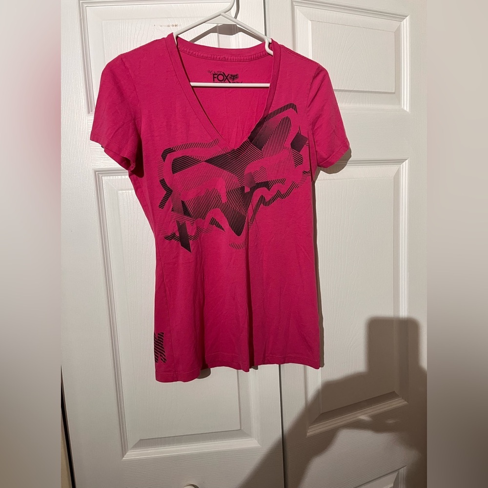 Fox Women's V-Neck Tee in Pink with Black Graphic